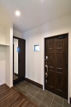 シンプルモダンスタイルの玄関 太陽ハウジング株式会社の事例画像