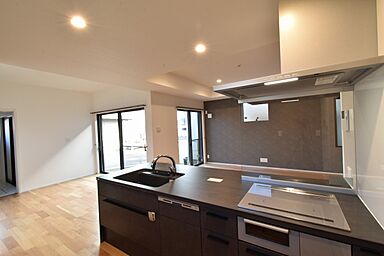 太陽ハウジング株式会社の施工事例「知立市Fさま「広い玄関といつも家族の気配を感じられる大空間のお家」」の画像2