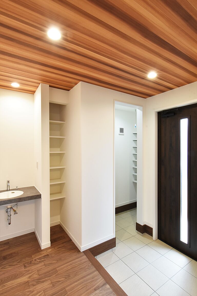 太陽ハウジング株式会社の公式画像_玄関7