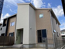 太陽ハウジング株式会社の施工事例「高浜市Nさま「生活をイメージし、収納上手。アクセントクロスで暮らしを楽しむお家」」のメイン画像