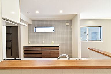 太陽ハウジング株式会社の施工事例「高浜市Nさま「生活をイメージし、収納上手。アクセントクロスで暮らしを楽しむお家」」の画像2