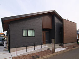 近藤建設株式会社の施工事例「夫婦でバー気分を満喫!お掃除がラクで、将来も安心の快適平屋」の画像