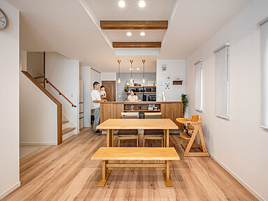 近藤建設株式会社の施工事例「動線や収納の工夫で家事ラクに。cafe風キッチンも素敵な家」の画像1