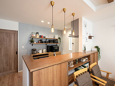 近藤建設株式会社の施工事例「動線や収納の工夫で家事ラクに。cafe風キッチンも素敵な家」の画像2