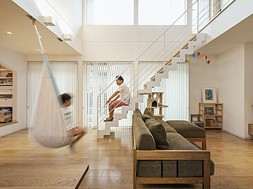 近藤建設株式会社の施工事例「白い階段が素敵!おしゃれな「ヌック」がある北欧テイストの家」の画像