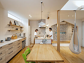 近藤建設株式会社の施工事例「白い階段が素敵!おしゃれな「ヌック」がある北欧テイストの家」の画像3