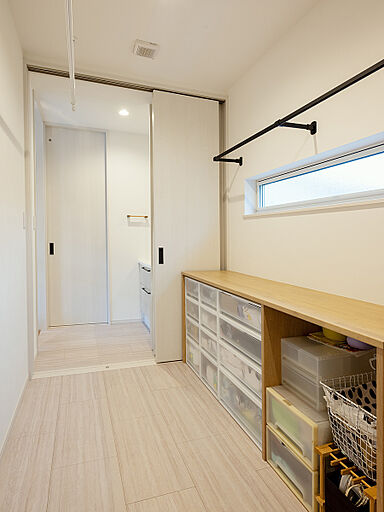 近藤建設株式会社の施工事例「白い階段が素敵!おしゃれな「ヌック」がある北欧テイストの家」の画像5