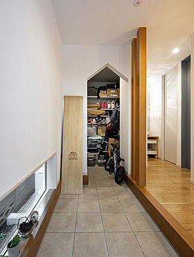 近藤建設株式会社の施工事例「白い階段が素敵!おしゃれな「ヌック」がある北欧テイストの家」の画像6