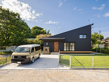 近藤建設株式会社の施工事例「スキップフロアや動線計画で、子どもの元気と「できる」を育む家」の画像1