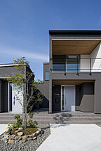 シンプルモダンスタイルの外観 株式会社加度商の事例画像