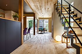 株式会社加度商の施工事例「異素材が調和する白と黒の家」の画像2