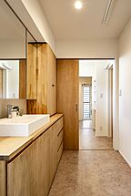 木の家スタイルの洗面所 株式会社加度商の事例画像