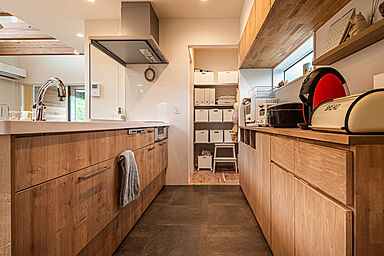 株式会社加度商の施工事例「梁と吹き抜けの大開口な家」の画像6