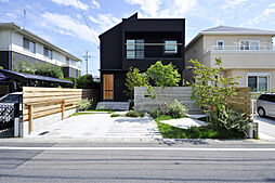 ニケンハウジング株式会社の施工事例「【大府市江端町】きりっと効かせた黒とアイアンと木。ナチュラルな材質との絶妙コラボ」の画像