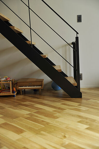 ニケンハウジング株式会社の施工事例「【大府市江端町】きりっと効かせた黒とアイアンと木。ナチュラルな材質との絶妙コラボ」の画像5