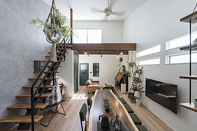 木の家スタイルのリビング 株式会社アニバーサリーホームの事例画像