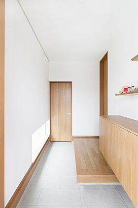 株式会社アニバーサリーホームの施工事例「木目が癒す大空間 LDKでのびのび子育て」の画像4