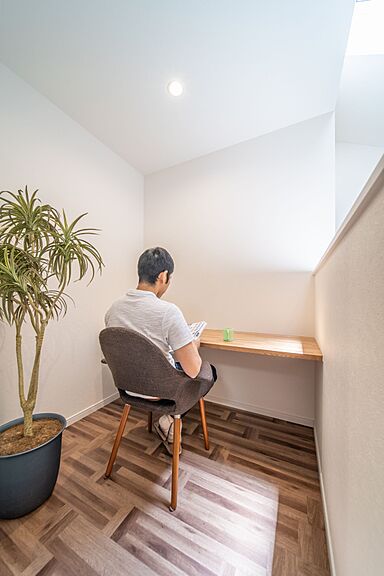 株式会社アニバーサリーホームの施工事例「ヴィンテージ家具や緑が映える家」の画像4