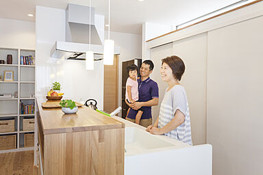 株式会社アニバーサリーホームの施工事例「木の温もりを感じる家」の画像1