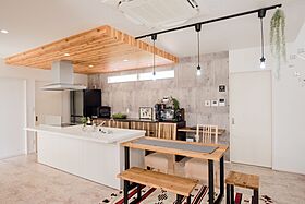 株式会社アニバーサリーホームの施工事例「いつでもホームパーティーができる家」の画像1