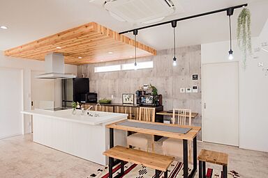 株式会社アニバーサリーホームの施工事例「いつでもホームパーティーができる家」の画像1