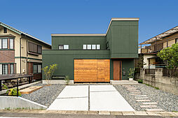 株式会社アニバーサリーホームの施工事例「広々LDKがさらに広がる中庭と吹抜け」の画像