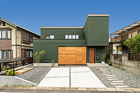 株式会社アニバーサリーホームの施工事例「広々LDKがさらに広がる中庭と吹抜け」のメイン画像