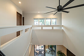 株式会社アニバーサリーホームの施工事例「広々LDKがさらに広がる中庭と吹抜け」の画像4