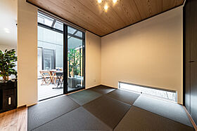 株式会社アニバーサリーホームの施工事例「広々LDKがさらに広がる中庭と吹抜け」の画像5