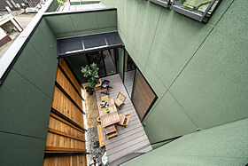 株式会社アニバーサリーホームの施工事例「広々LDKがさらに広がる中庭と吹抜け」の画像6