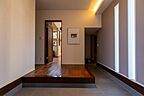 シンプルモダンスタイルの玄関 株式会社谷川建設の事例画像