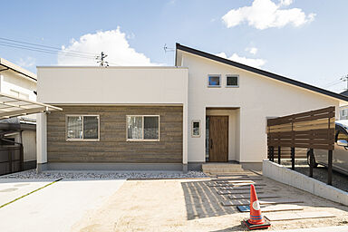 さんわの家の施工事例「開放感と木の温もりに包まれた「平屋のおうち」」の画像