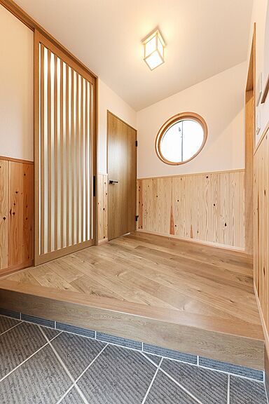 さんわの家の施工事例「家事動線や収納力、暮らしやすさにこだわった、和モダンデザインのお家」の画像1