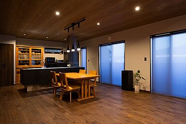 さんわの家の施工事例「シックで落ち着いた、まるでお店のような3階建てのお家」の画像2