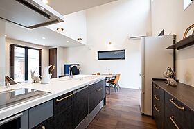 さんわの家の施工事例「吹き抜けがあるヴィンテージハウス」の画像2