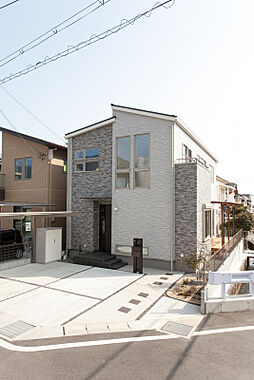 株式会社土屋ホーム 東日本営業本部の施工事例「明るい光が家族を包む省エネルギーで快適な住まい」の画像