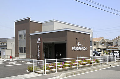 株式会社土屋ホーム 東日本営業本部の施工事例「安全で使いやすいことに配慮。木の温もりを感じる内科医院」の画像