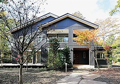 株式会社土屋ホーム 東日本営業本部の施工事例「太陽光から電気自動車に蓄電、別荘も最新のスマートハウス」の画像