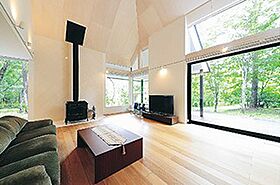 株式会社土屋ホーム 東日本営業本部の施工事例「新しい別荘は寒冷地仕様で、四季を通じて楽しむ軽井沢。」の画像1