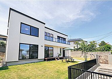 株式会社土屋ホーム 東日本営業本部の施工事例「築50年をシンプルモダンへ、記録的な猛暑の夏も快適に」の画像