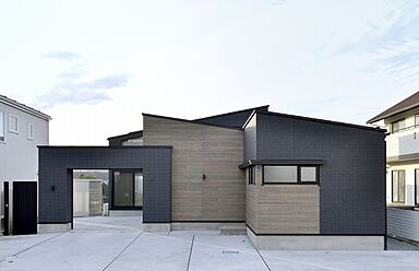 株式会社土屋ホーム 東日本営業本部の施工事例「宮城県仙台市 F様邸 愛車第一に間取を工夫した室内ガレージのある家」の画像