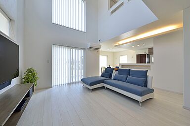 株式会社土屋ホーム 盛岡営業所の施工事例「開放感・快適性・省エネ性+楽しみ多いガレージに大満足の住まい」の画像4