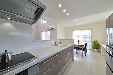 株式会社土屋ホーム 盛岡営業所の施工事例「開放感・快適性・省エネ性+楽しみ多いガレージに大満足の住まい」の画像6