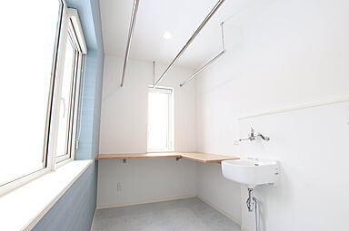 株式会社土屋ホーム 東日本営業本部の施工事例「雪国もで暖かいガレージ付住宅」の画像5