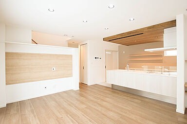 株式会社土屋ホーム 東日本営業本部の施工事例「木目調の外観で冬でも温かみの感じる家となっています。」の画像1