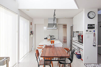 株式会社土屋ホーム 東日本営業本部の施工事例「白を基調とした内装のデザインは、清潔感ある家に仕上がっています。」の画像