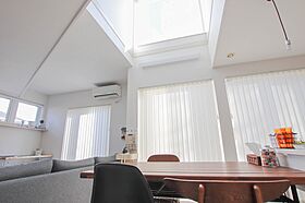 株式会社土屋ホーム 東日本営業本部の施工事例「白を基調とした内装のデザインは、清潔感ある家に仕上がっています。」の画像2