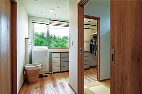 株式会社土屋ホーム 東日本営業本部の施工事例「【サンルーム・回遊動線・パントリー】将来を見据えバリアフリーにこだわった平屋住宅」の画像3