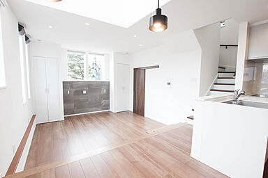 株式会社土屋ホーム 東日本営業本部の施工事例「【中間収納ある立体感のある家】」の画像3