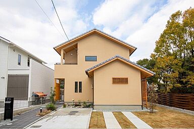 有限会社藤見工務店の施工事例「和モダンテイスト 畳で眠る小上がり寝室の家」の画像